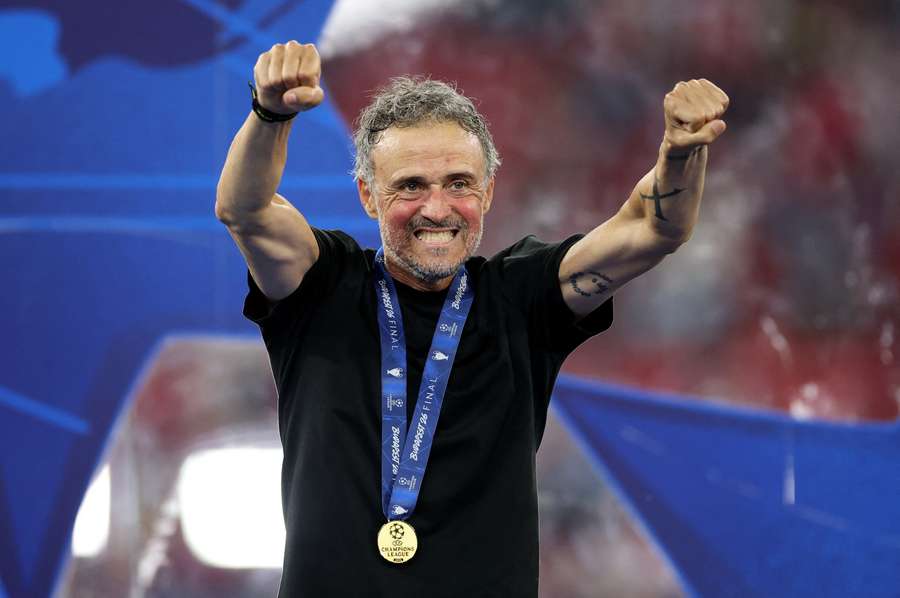 Luis Enrique celebra su segunda Champions consecutiva Luis Enrique celebra su segunda Champions consecutiva