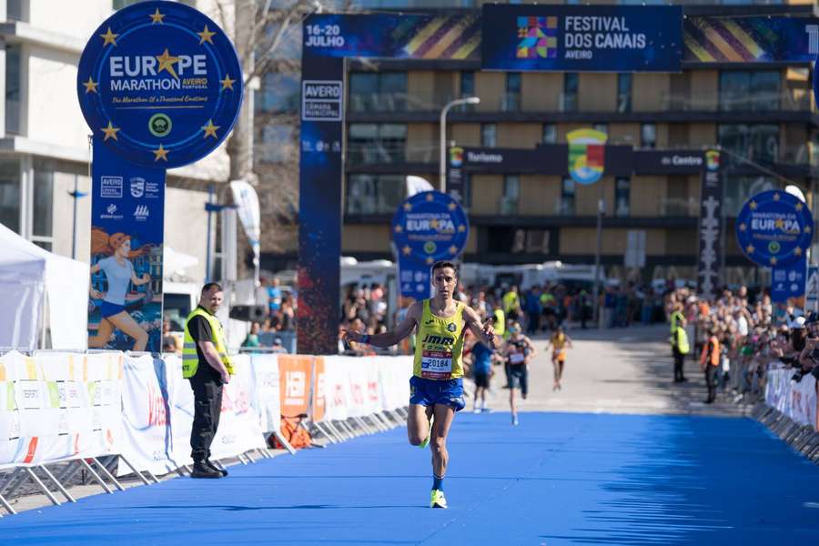 Carlos Costa foi segundo na Maratona da Europa Carlos Costa foi segundo na Maratona da Europa