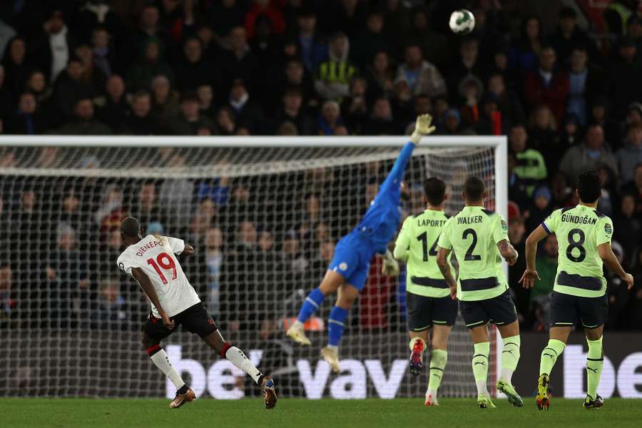 Golaço de Djenepo dobrou vantagem do lanterna da Premier League