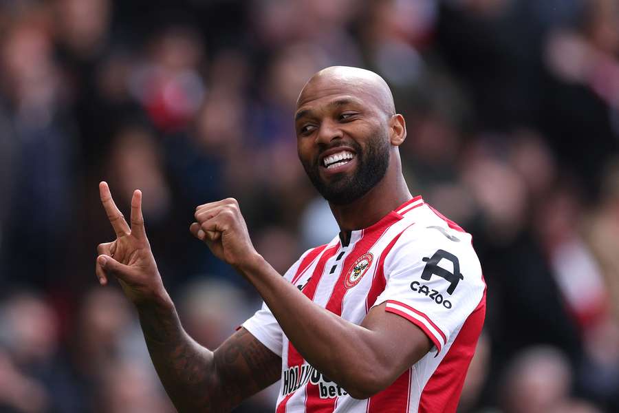 Igor Thiago celebra 20º gol na Premier League; ele ainda marcaria mais um contra o Everton