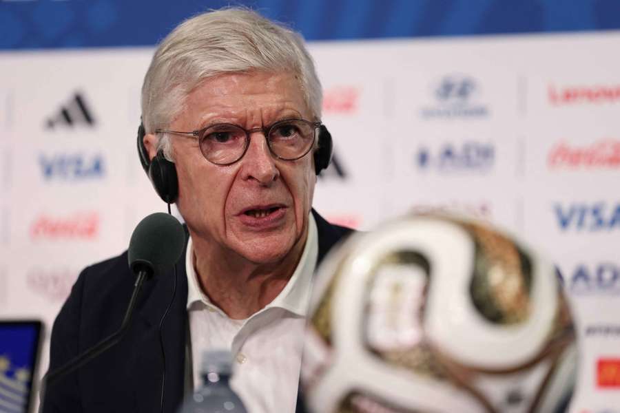 Wenger speaks to the media Wenger speaks to the media