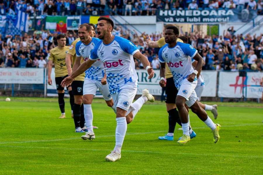 Corvinul se pregătește deja pentru noul sezon fotbalistic în care va evolua în Superliga României