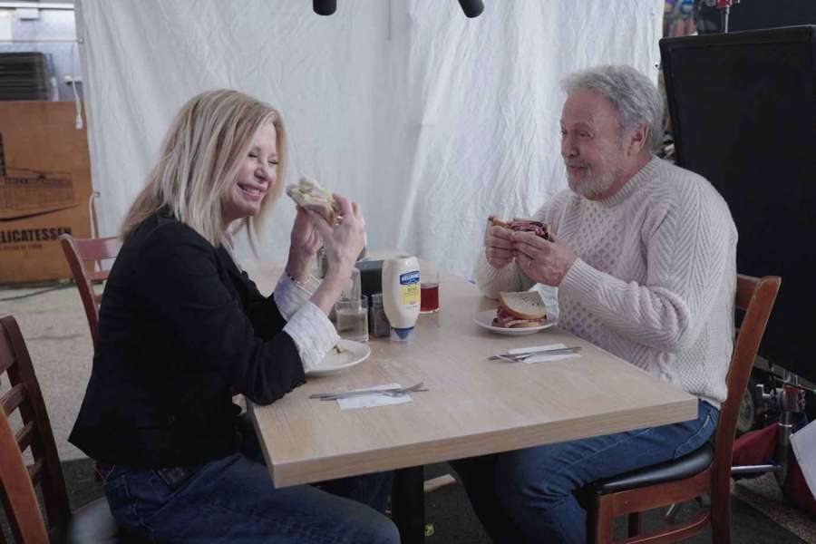 Meg Ryan (l.) und Billy Crystal beim Dreh zum Superbowl-Werbespot