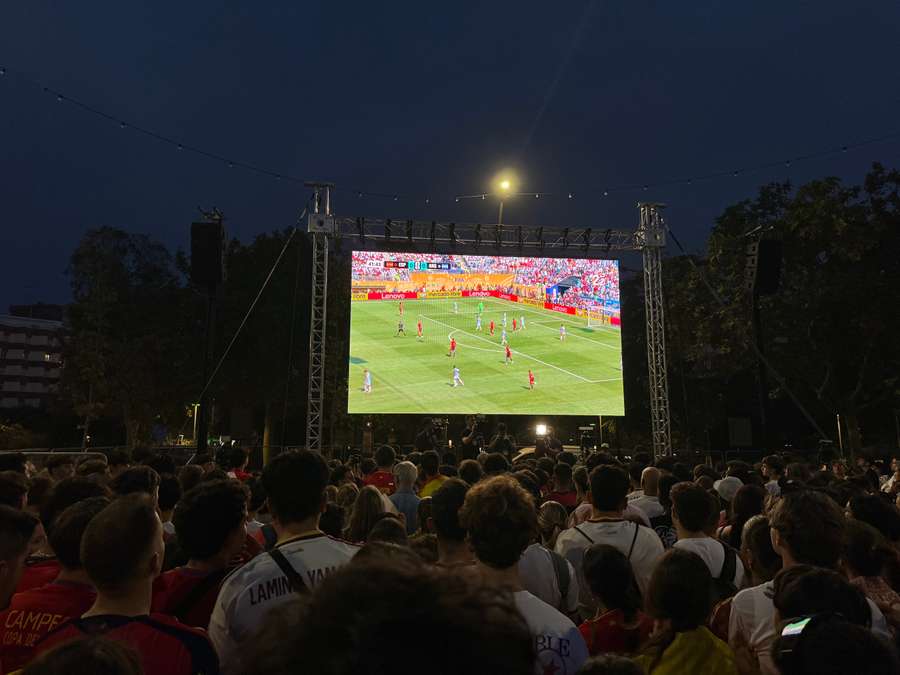 Los aficionados de Mataró muy atentos durante esta final España-Argentina Los aficionados de Mataró muy atentos durante esta final España-Argentina