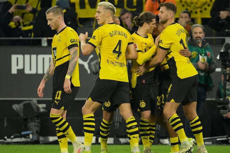 Le Borussia Dortmund corrige Fribourg (3-0) et rejoint Stuttgart
