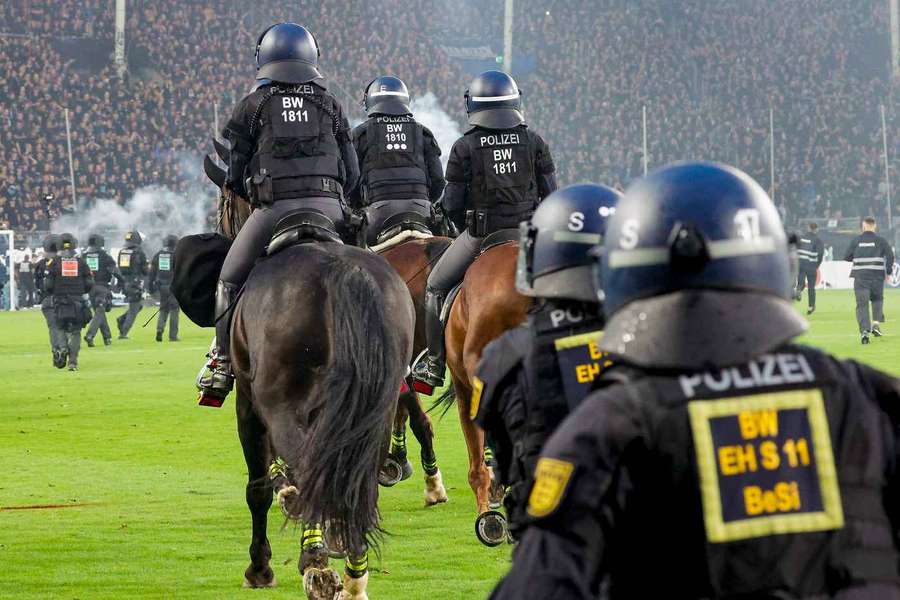 In Mannheim gab es Pferde auf dem Fußballfeld zu sehen In Mannheim gab es Pferde auf dem Fußballfeld zu sehen