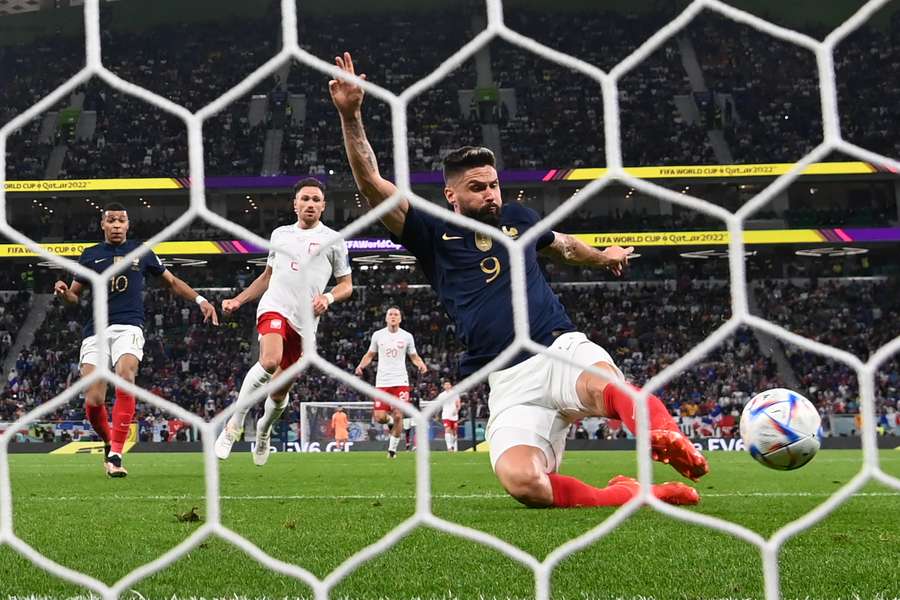 Giroud ratează cu poarta goală