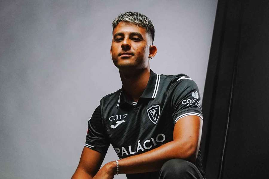 Álvaro Zamora oficializado pelo Académico de Viseu