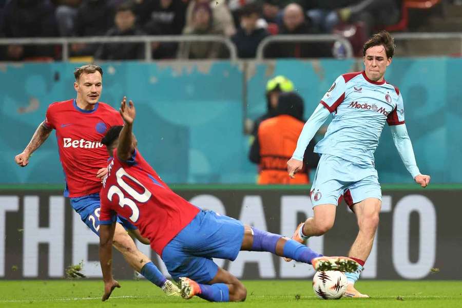 Tackling al lui Siyabonga Ngezana Tackling al lui Siyabonga Ngezana