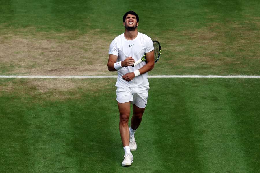 Chirurgiczny Alcaraz szybko pokonał Rune na Wimbledonie, czas na Miedwiediewa