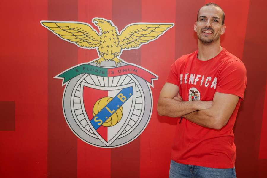 Nil Roca renovou até 2029 com o Benfica Nil Roca renovou até 2029 com o Benfica