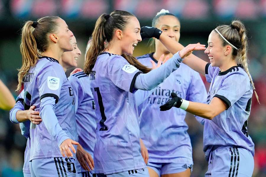 La dupla Weir-Athenea deja al Real Madrid a un paso de la Champions League femenina