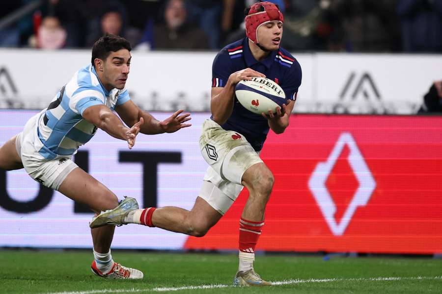Louis Bielle-Biarrey et les Bleus font la passe de trois.