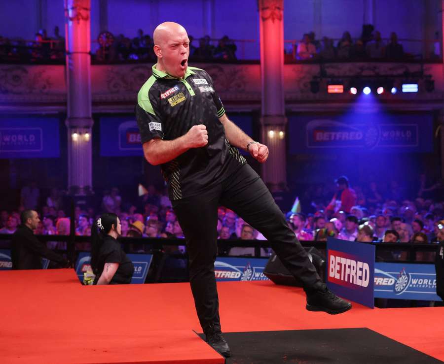 Van Gerwen reacts Van Gerwen reacts