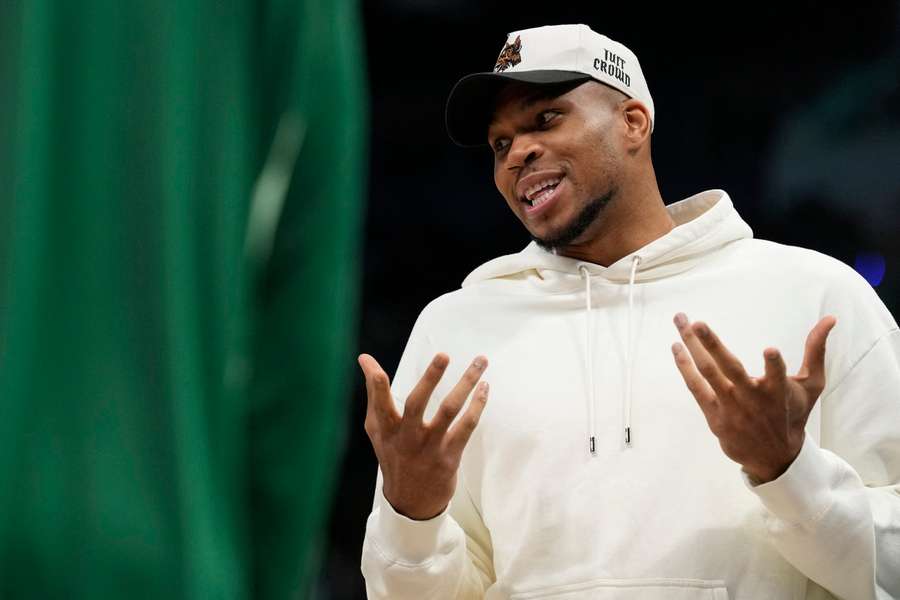 Giannis, testigo del triunfo de su equipo Giannis, testigo del triunfo de su equipo