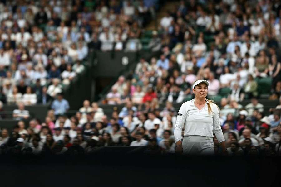 Vekic segue em frente em Wimbledon