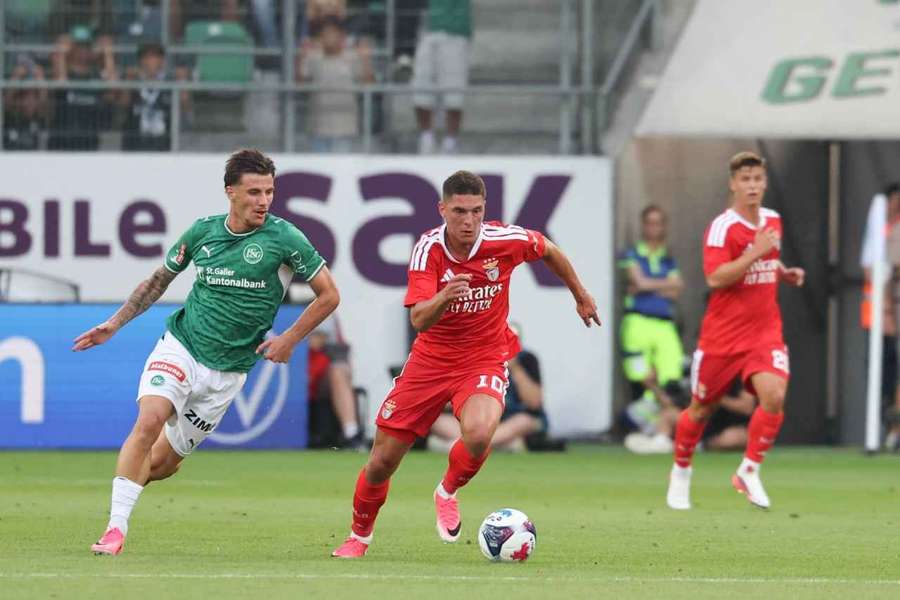 Sudakov em ação diante do St. Gallen Sudakov em ação diante do St. Gallen