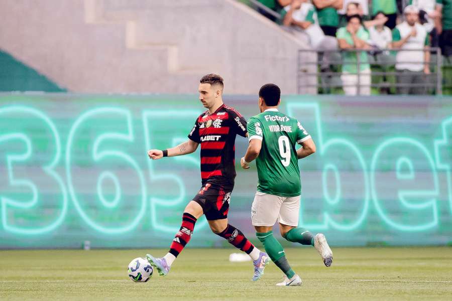 Senador quer limitar publicidade de apostas nas placas de publicidade durante jogos de futebol