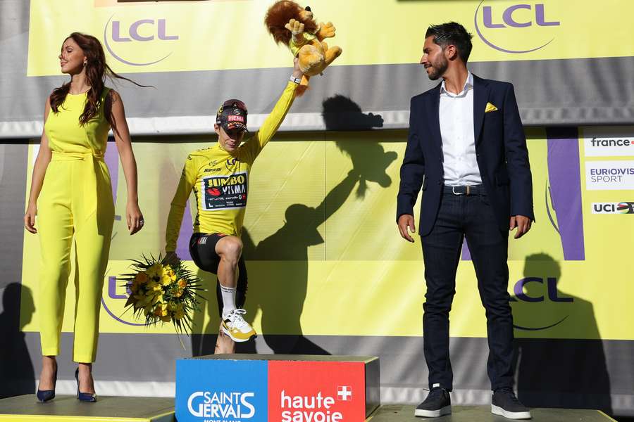 Vingegaard lidera Tour com 10 segundos de vantagem sobre Pogacar
