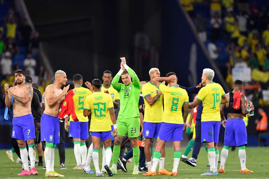 Los jugadores de Brasil agradecen el apoyo a sus aficionados