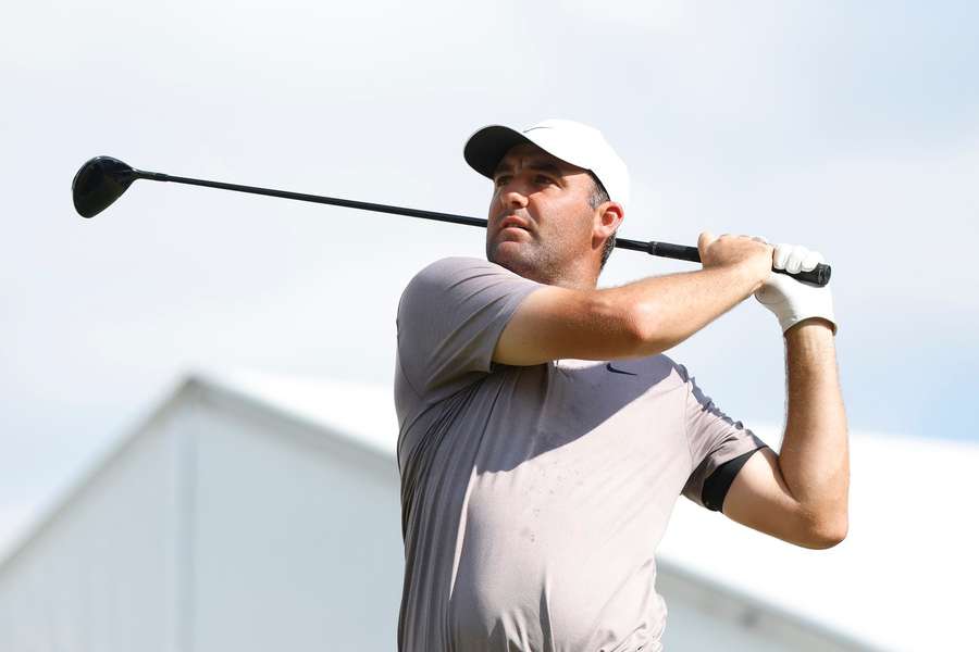 No.1 Scheffler gets new fill-in caddie for PGA playoff event