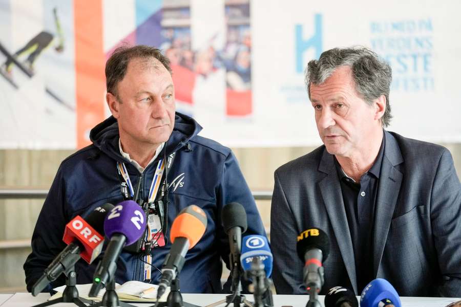 Dyrektor ds. skoków Sandro Pertile i Michel Vion sekretarz generalny FIS na konferencji prasowej 