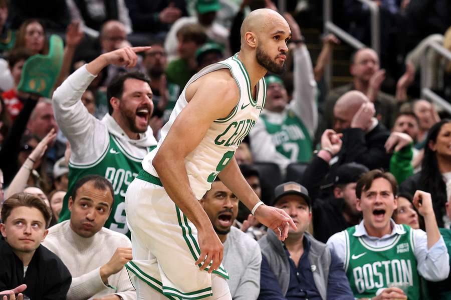 Derrick White acclamé par ses supporters cette nuit.