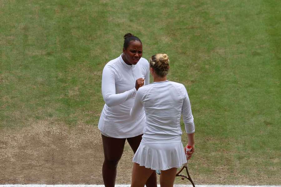 Siniaková s Townsendovou jsou ve finále čtyřhry ve Wimbledonu.