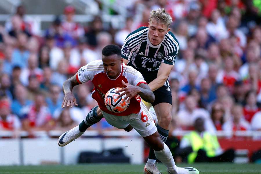 Højlund fik debut da United tilkæmpede sig på point på Emirates