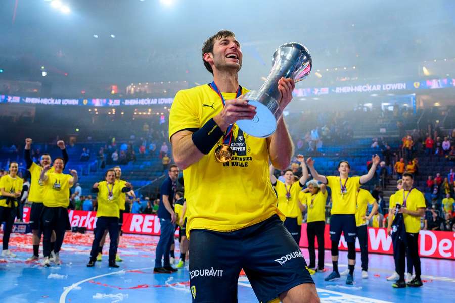 Uwe Gensheimer gewann mit den Löwen den Pokal