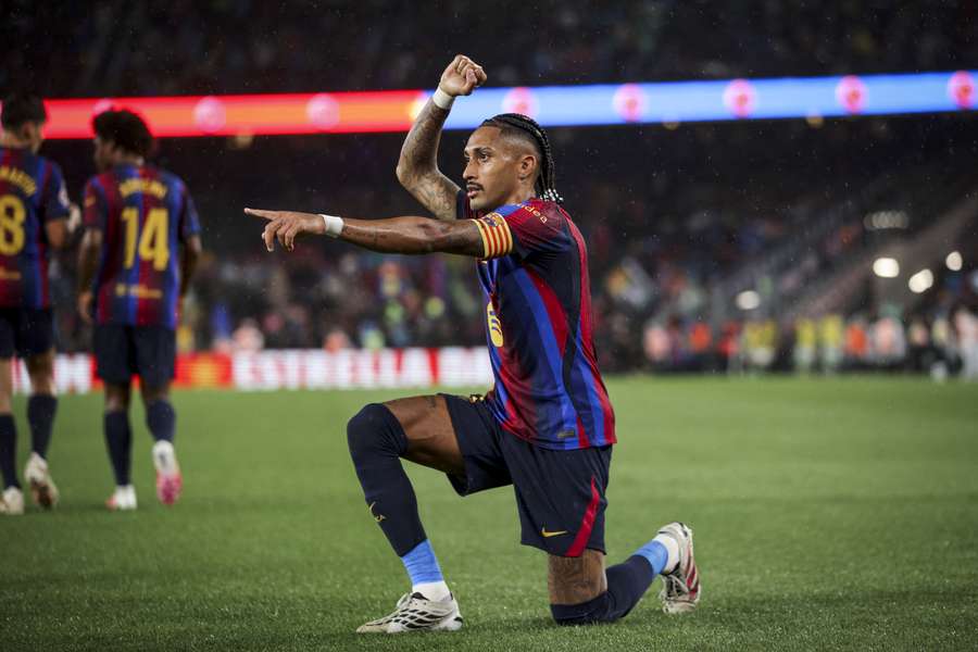 Raphinha festeggia il gol contro il Racing Santander
