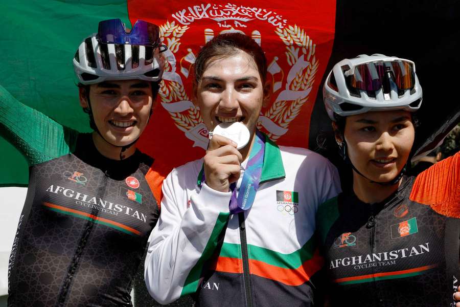 Fariba Hashimi, medalha de prata nos Jogos Asiáticos Fariba Hashimi, medalha de prata nos Jogos Asiáticos