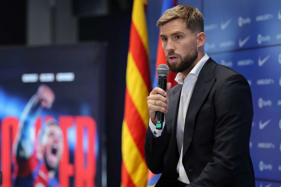 Inigo Martinez delivers a speech during his official presentation