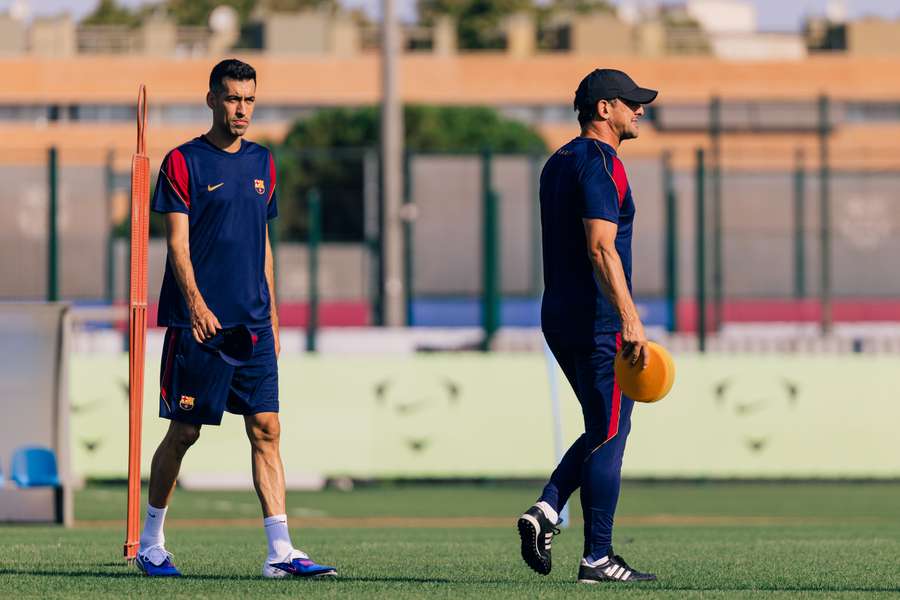 Busquets, asistente de Belletti Busquets, asistente de Belletti
