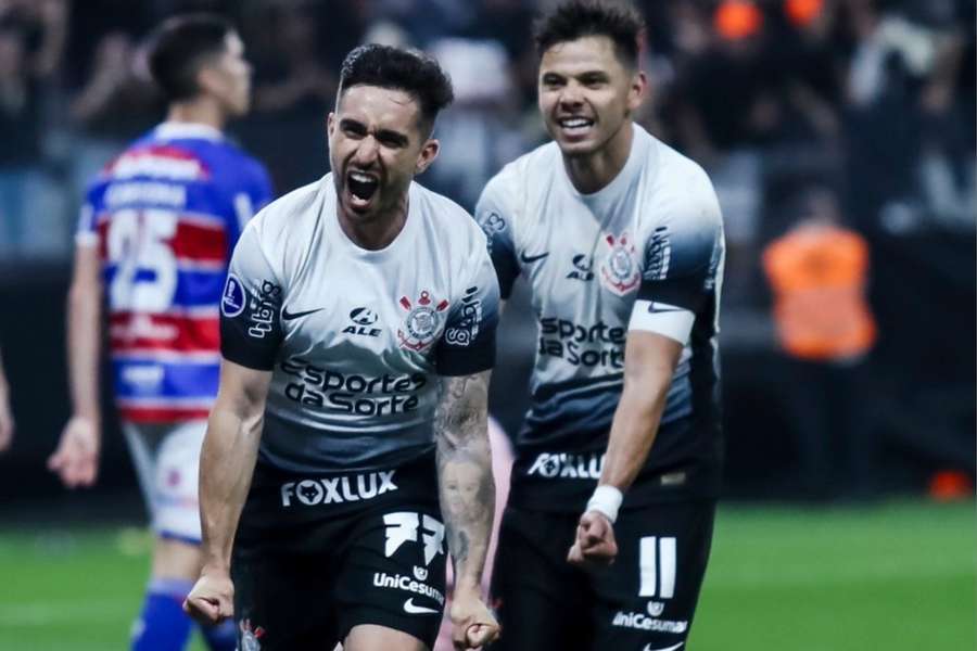 El Corinthians golea al Fortaleza.