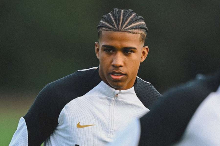 Andrey Santos estaria no radar do Manchester United