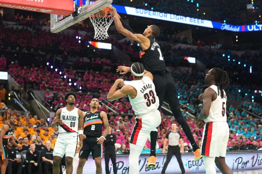 Wembanyama com uma estreia em grande nos play-offs