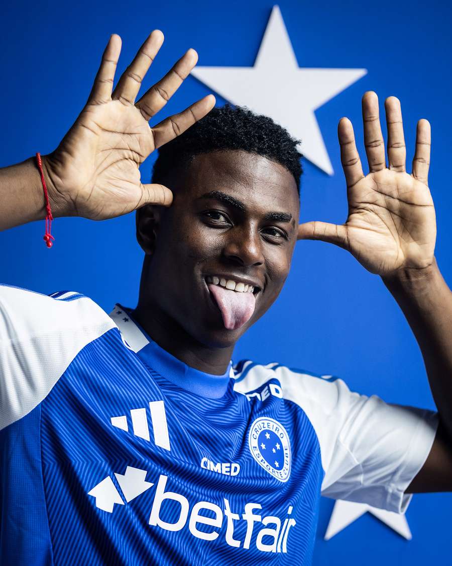 Néiser Villarreal é reforço do Cruzeiro para 2026