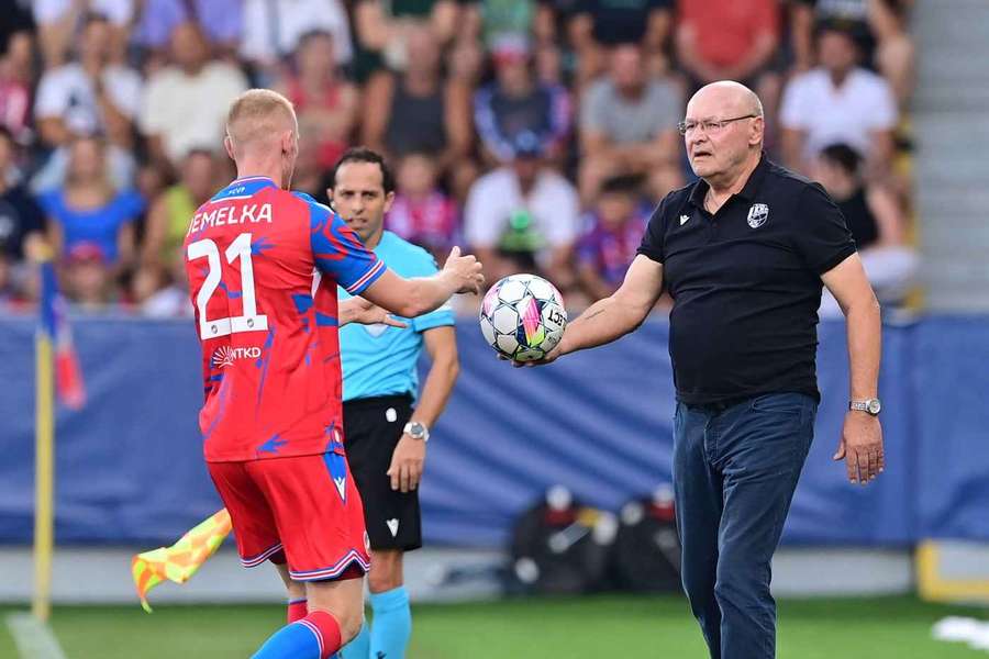 Miroslav Koubek zatím se svým týmem proplouvá sezonou hladce.