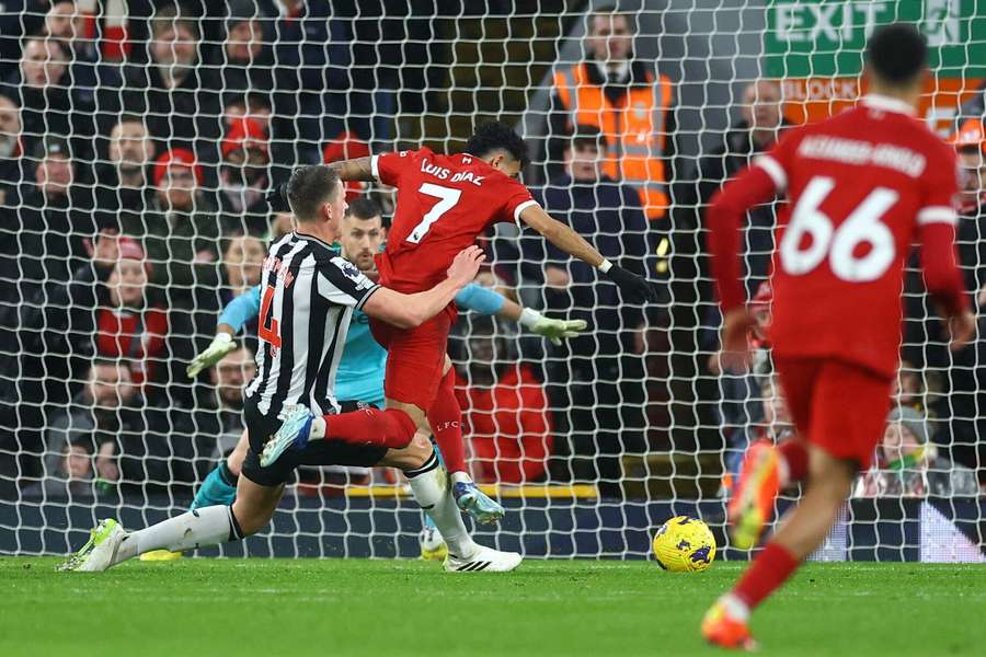 Liverpool tager ny sejr på Anfield Road trods feberkamp af tidligere Esbjerg-keeper