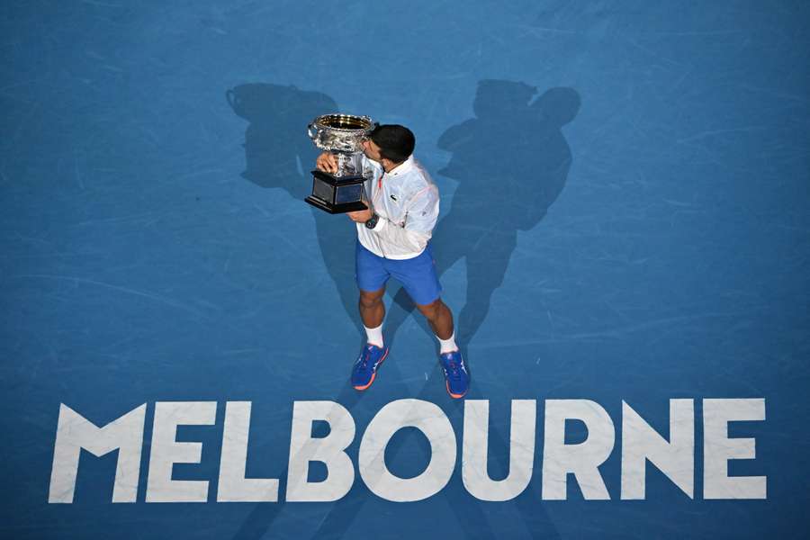 Novak Djokovic festeggia il suo decimo Australian Open
