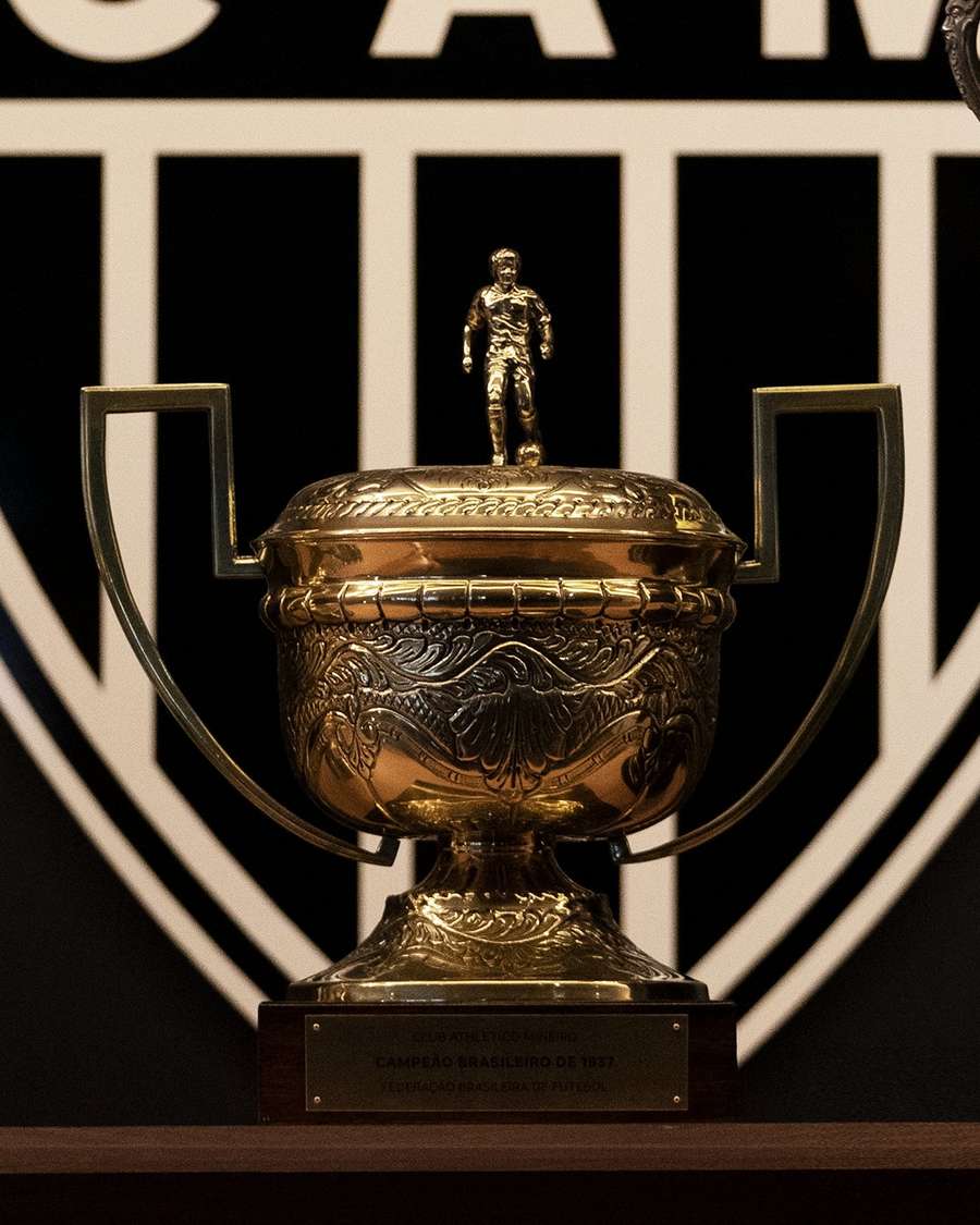 A taça de campeão do Torneio dos Campeões de 1937, o primeiro campeonato nacional, segundo a CBF