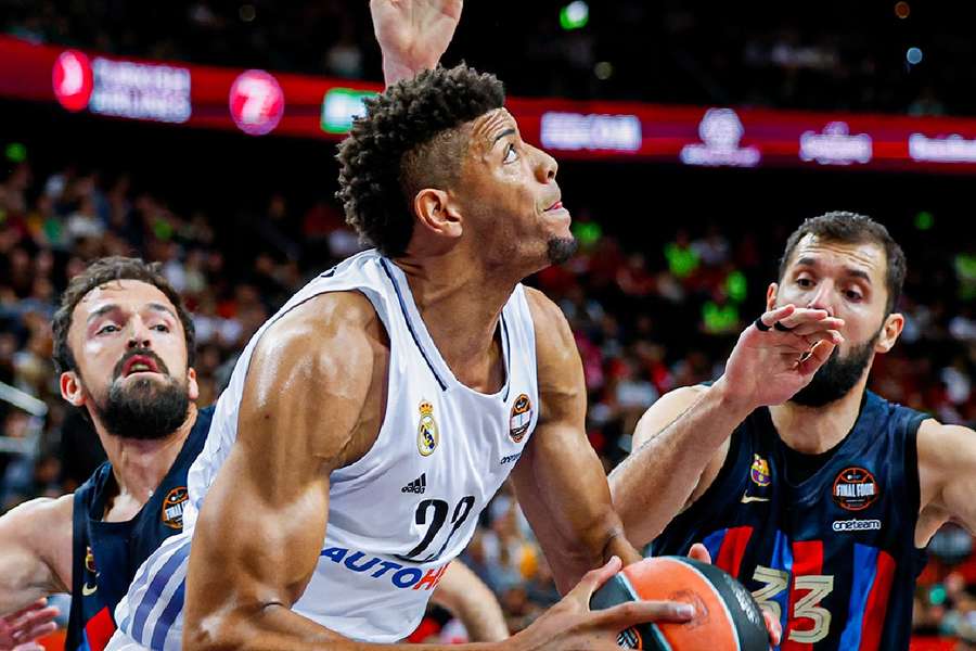 Tavares, com 16 pontos e 12 ressaltos, foi o MVP do jogo contra o Barcelona