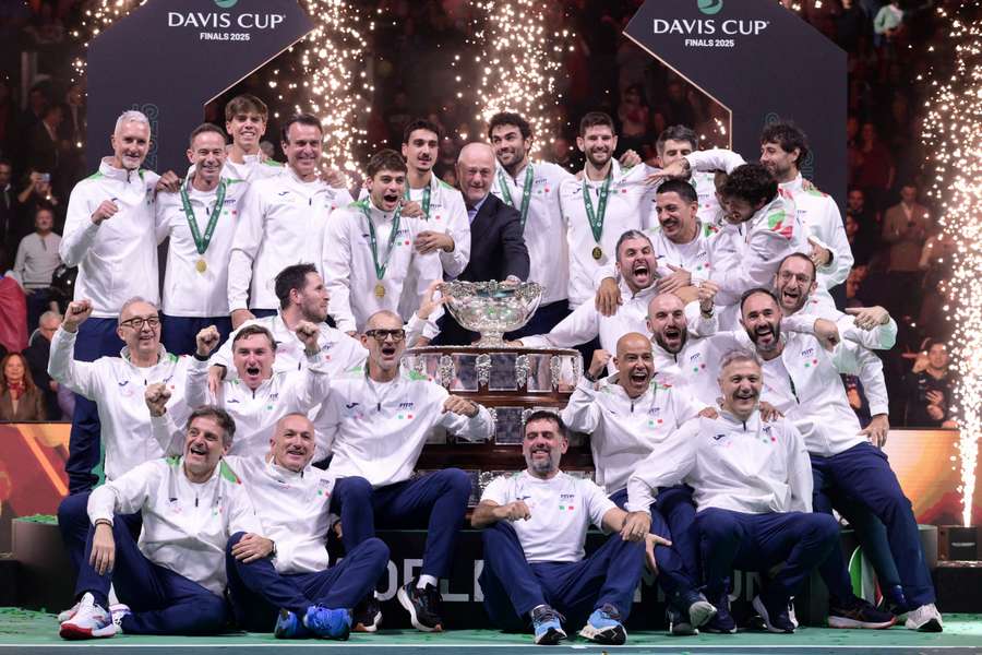 Echipa Italiei sărbătorește câștigarea Cupei Davis