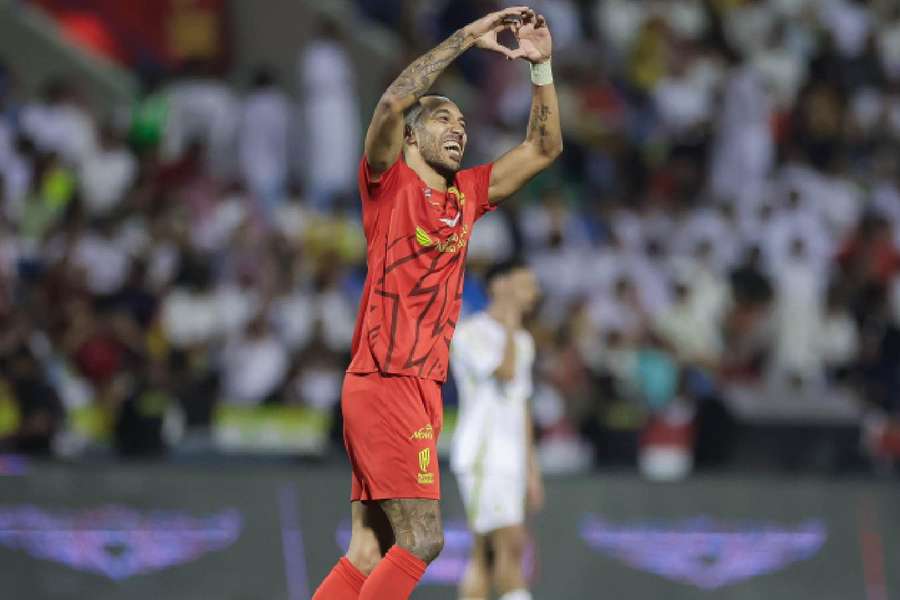 Aubameyang marcou o gol da importante vitória do Al-Qadisiya