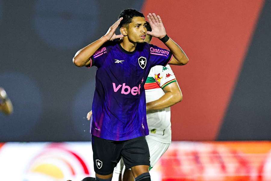 Caio Valle fez sua estreia como profissional do Bota