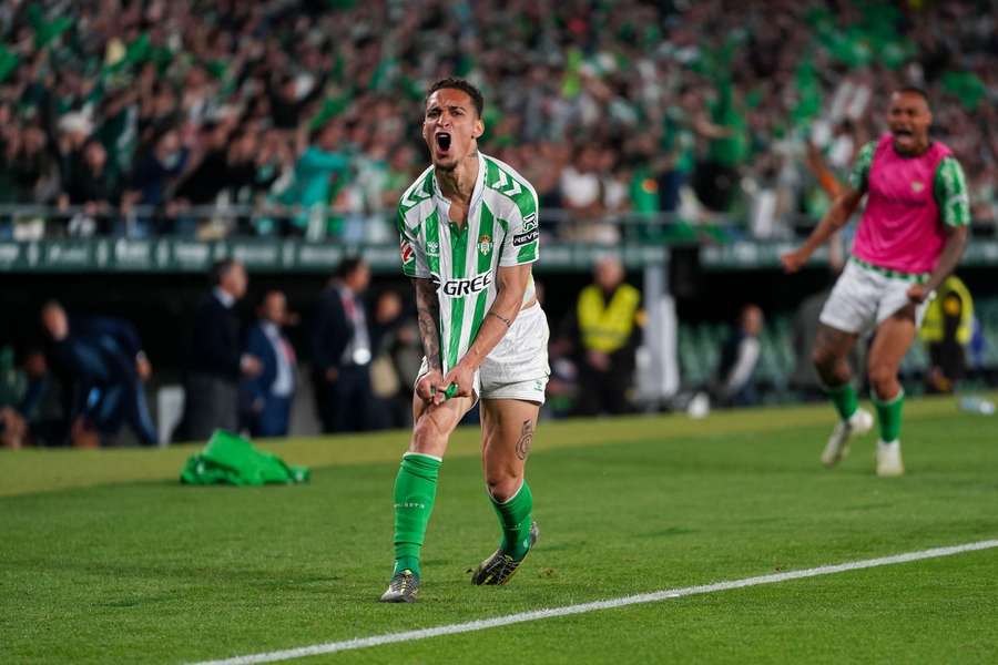 Antony sărbătorește în timpul meciului din LaLiga dintre Real Betis și Sevilla Antony sărbătorește în timpul meciului din LaLiga dintre Real Betis și Sevilla