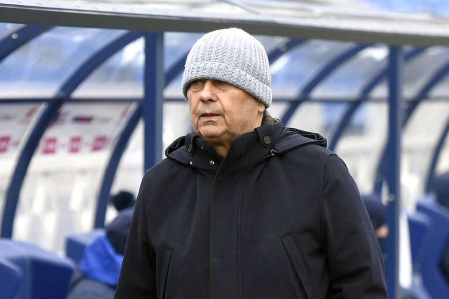 Mircea Lucescu a suferit o operație la picior