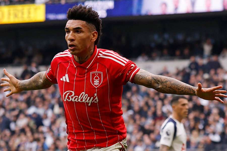 Igor Jesus abriu o placar em Tottenham 0x3 Nottingham Forest