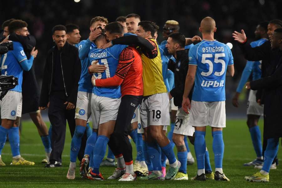 Los jugadores del Nápoles celebran el 2-1 ante la Juventus